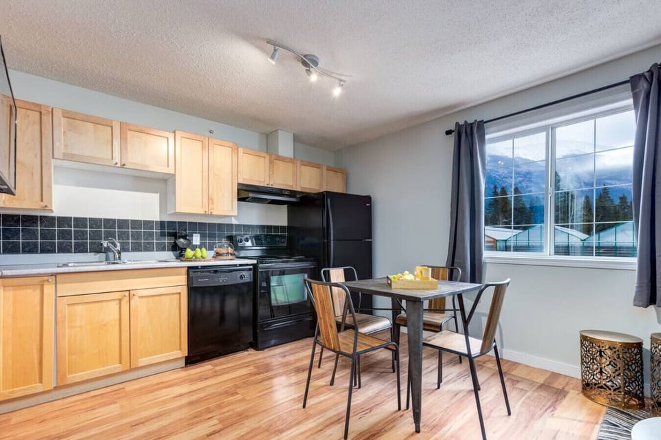 Full kitchen with all essentials to enjoy your favorite meals.