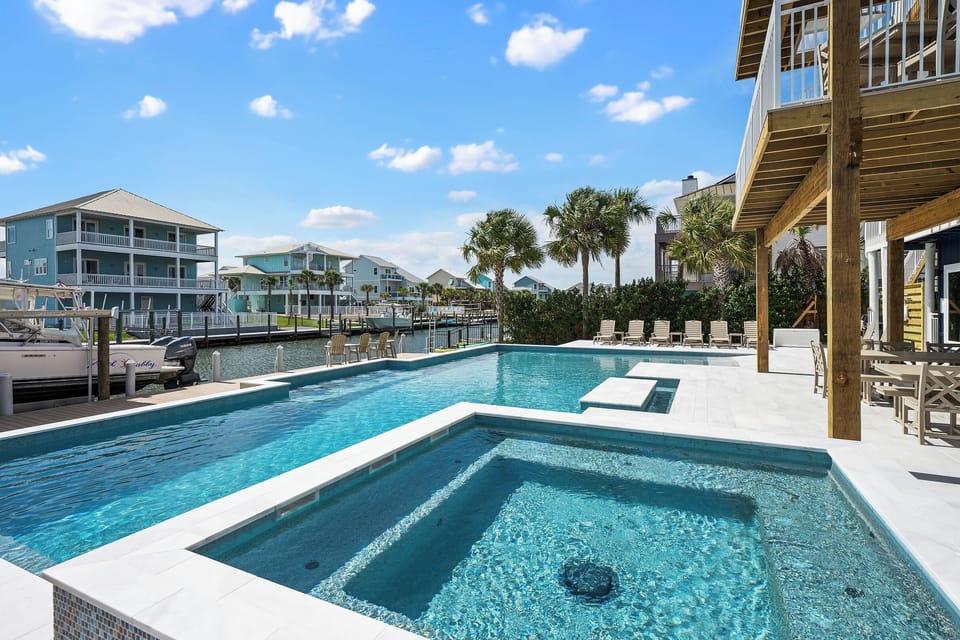 Heated pool and spa! 