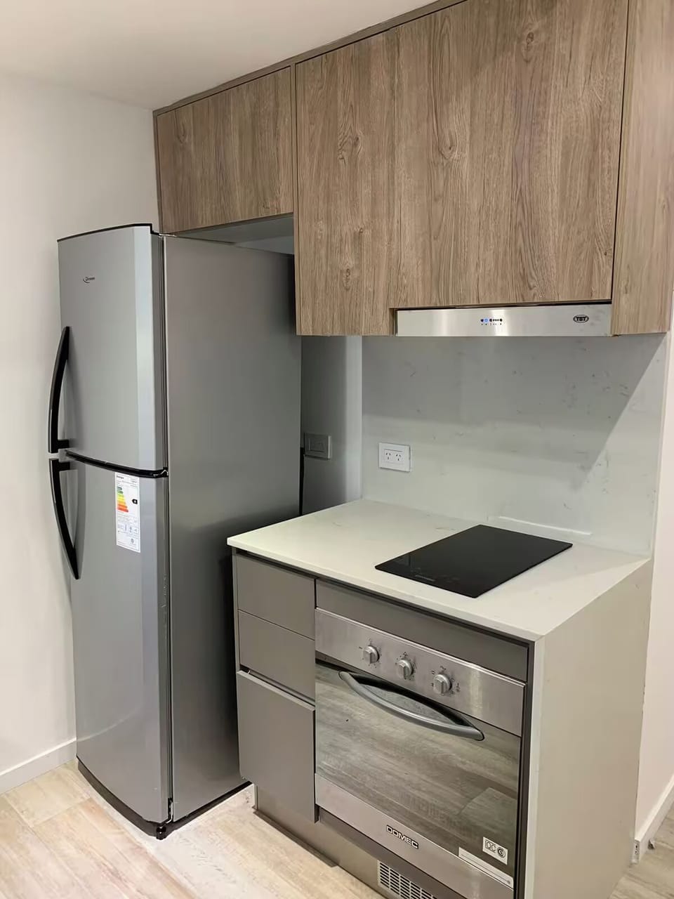 Studio | Private kitchen | Full-size fridge, oven, cookware/dishes/utensils