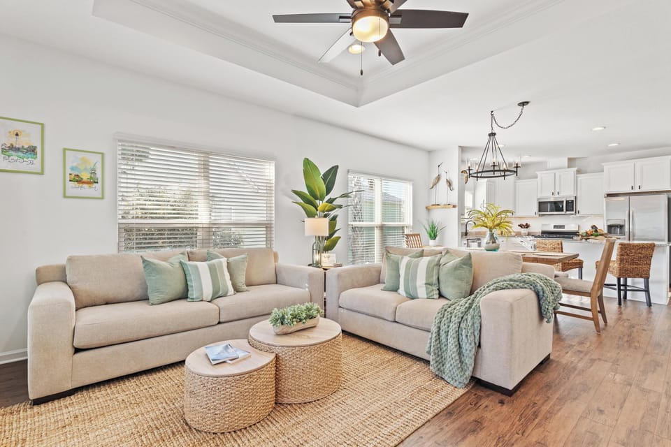 House, Resort View | Living area | 70-inch Smart TV with digital channels, Netflix, Hulu