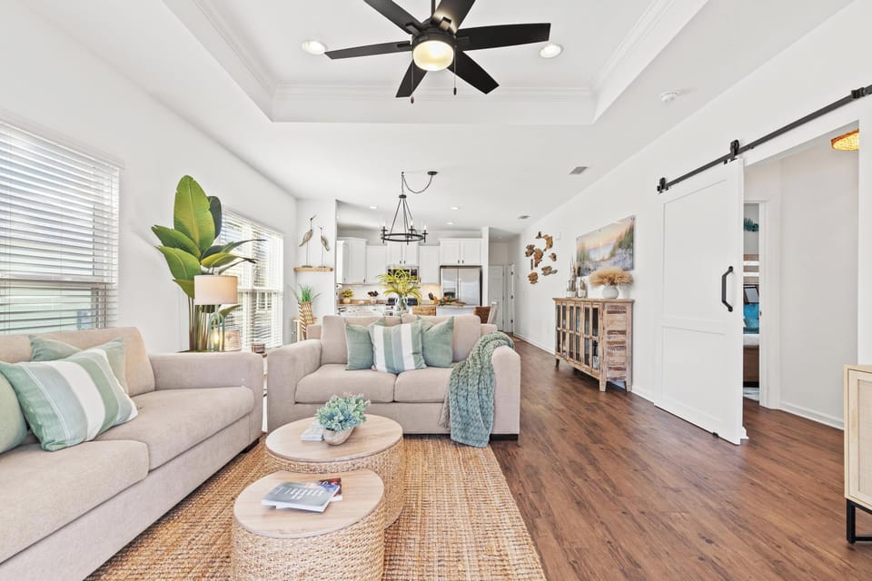 House, Resort View | Living area | 70-inch Smart TV with digital channels, Netflix, Hulu
