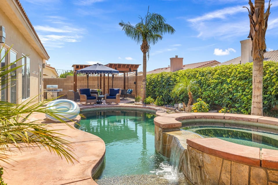 Access to shared pool/spa backyard