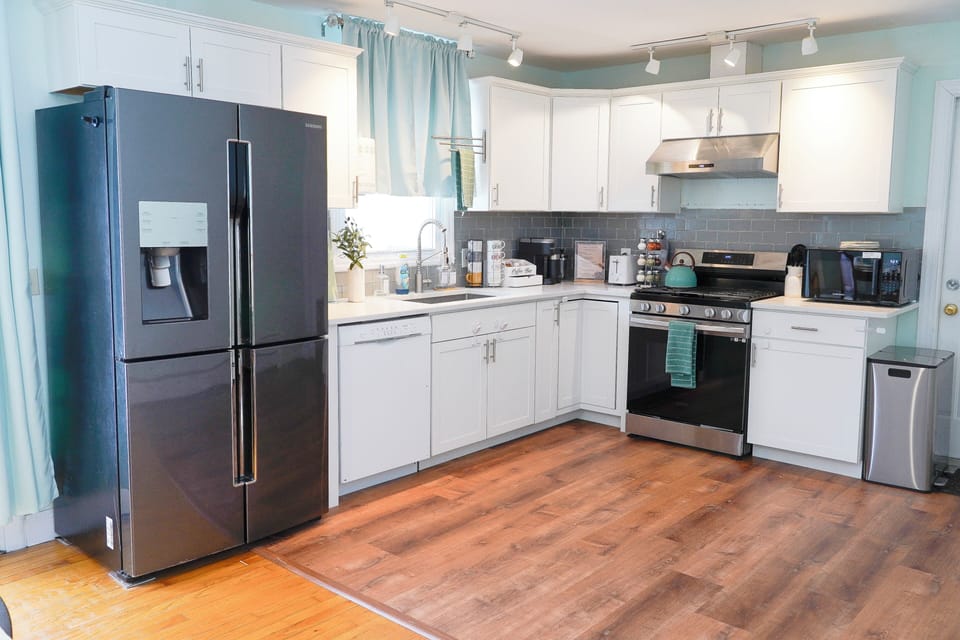 Full equipped kitchen with fridge, microwave, oven, stove, toaster, coffee bar
