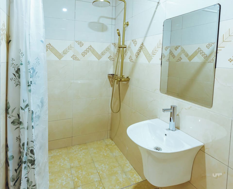 Shower, towels, soap, toilet paper