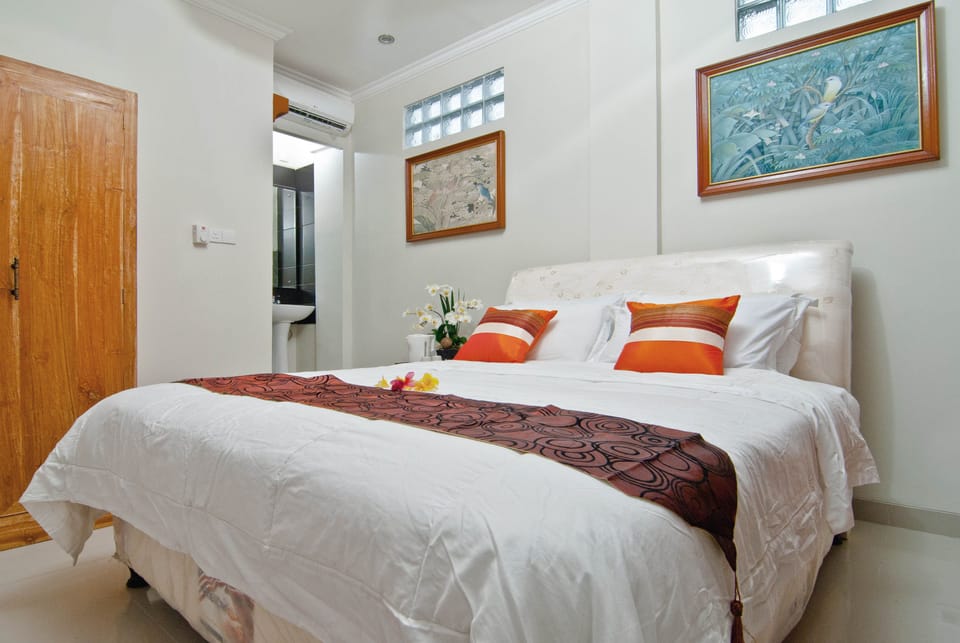 Deluxe Room | 1 bedroom, premium bedding, in-room safe, desk