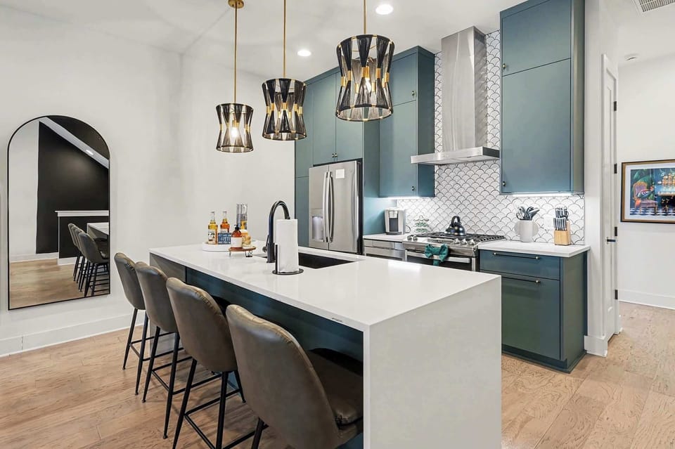 Gourmet kitchen! Full-size appliances, gas stove, stone counters, and seating at the island.