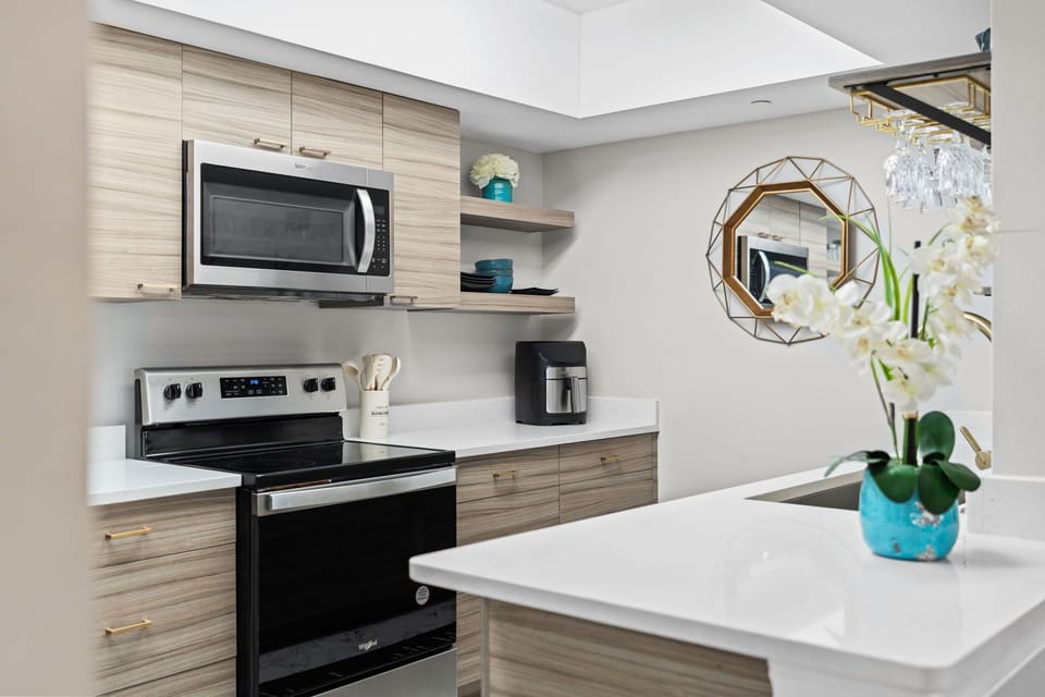 Sleek & modern kitchen with everything you need!