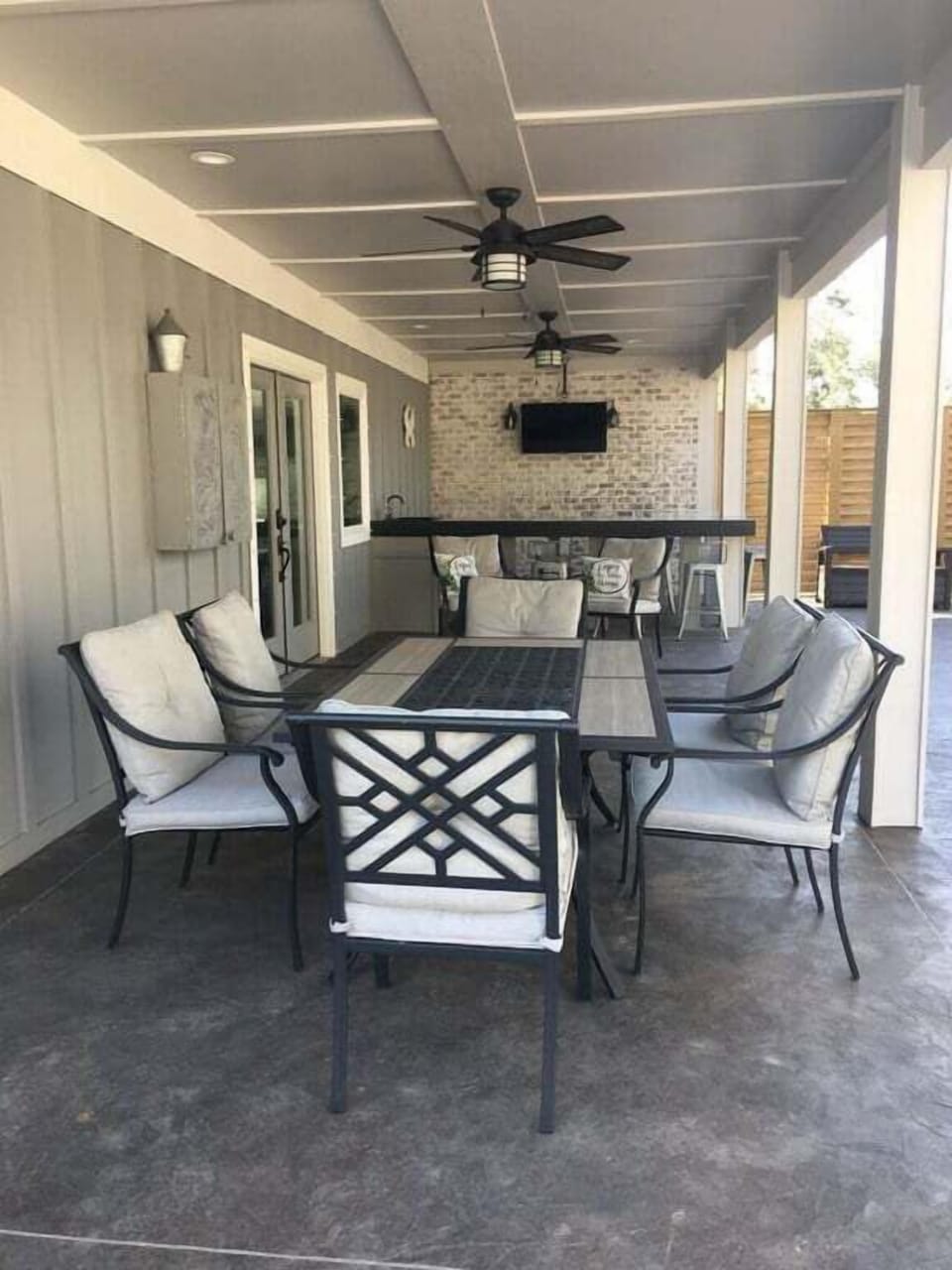 Outdoor dining