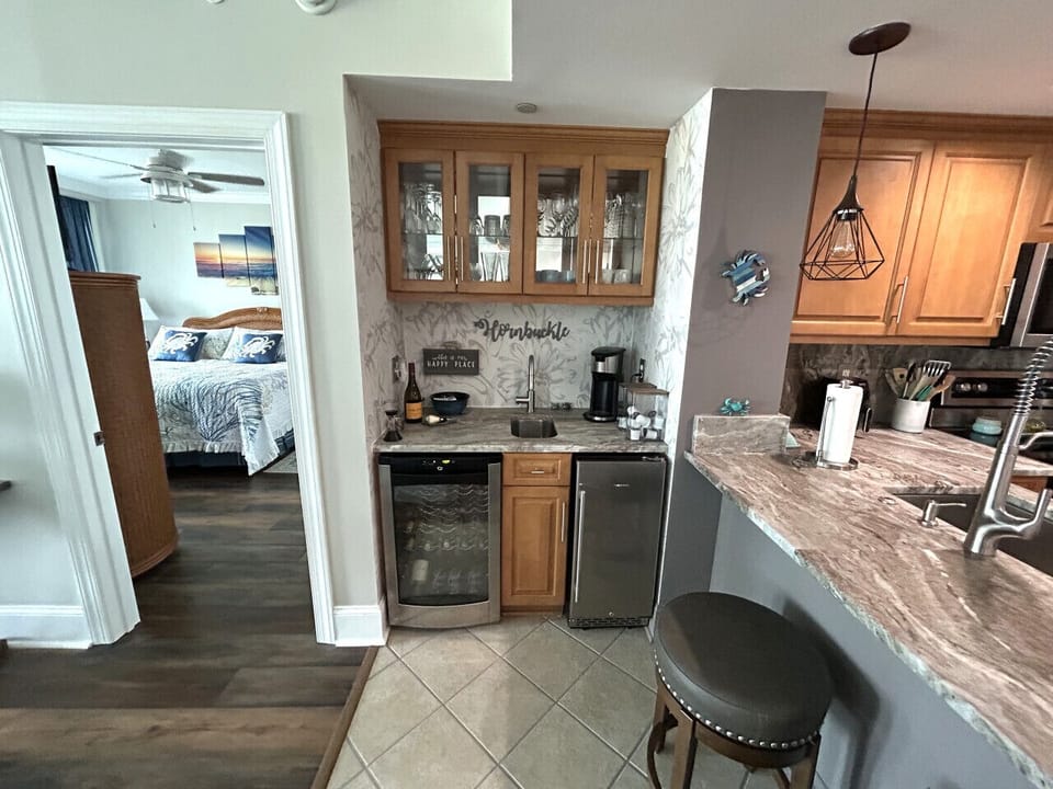 1502 Mar Vista Grande Wet Bar with icemaker