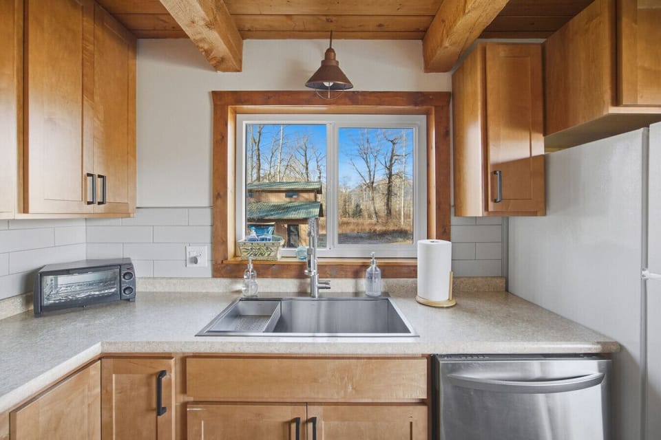 Kitchen Sink space, with stainless steel dishwasher!