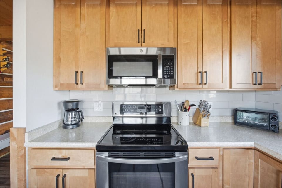 Basic Cooktop with four burners, equipped with all cooking essentials