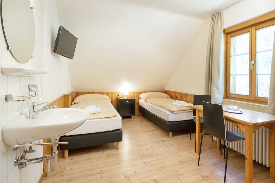 Blackout drapes, free WiFi, bed sheets