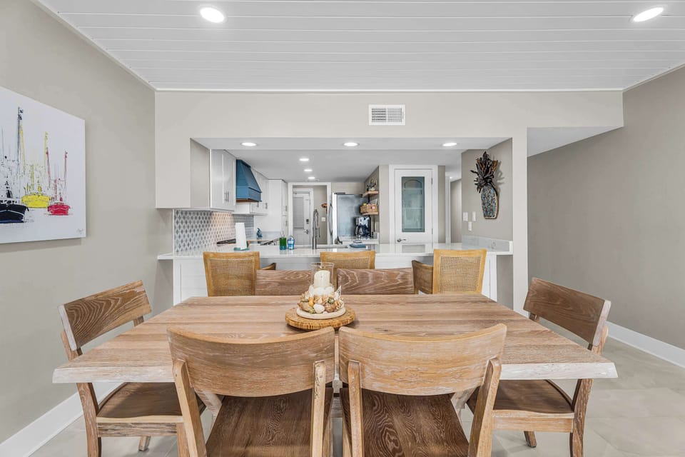 Open dining area with seating for the whole group, just off the kitchen.
