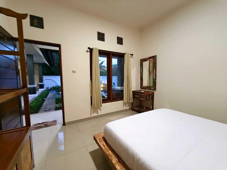 Basic Double Room, Pool View | Desk, free WiFi