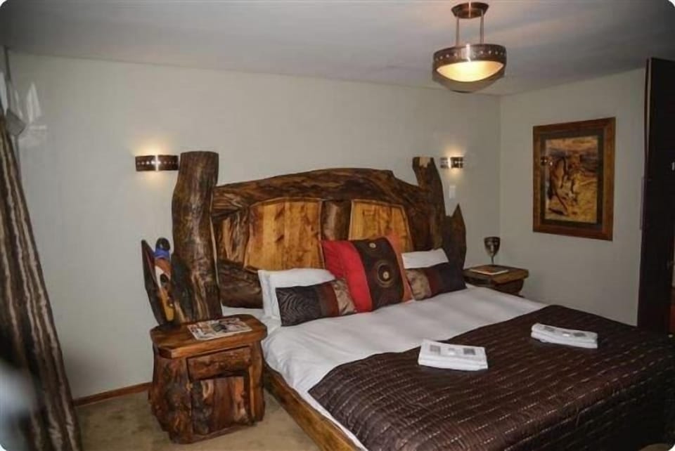 Deluxe Room, 1 Bedroom | Egyptian cotton sheets, premium bedding, in-room safe, bed sheets