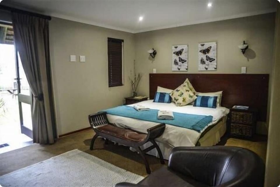 Comfort Room, 1 Bedroom | In-room dining