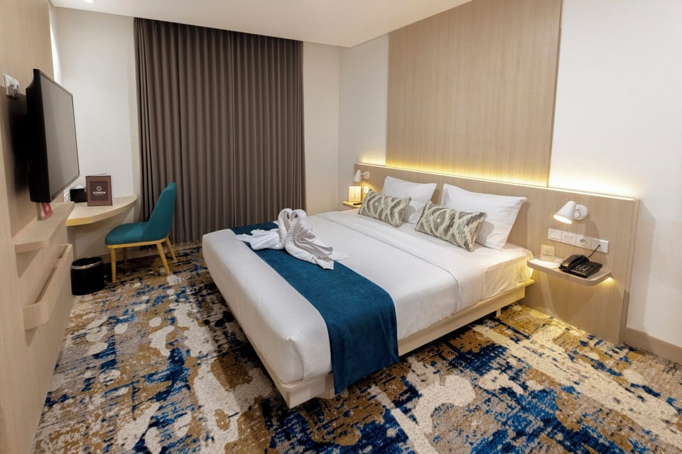 In-room safe, desk, laptop workspace, soundproofing