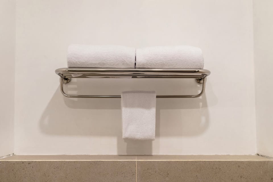 Deluxe Twin Room, 1 Bedroom | Bathroom amenities | Bidet, towels, soap, shampoo