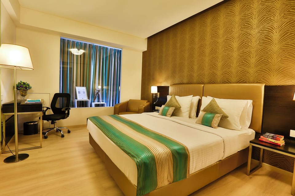 Executive Double or Twin Room | Down comforters, in-room safe, desk, laptop workspace
