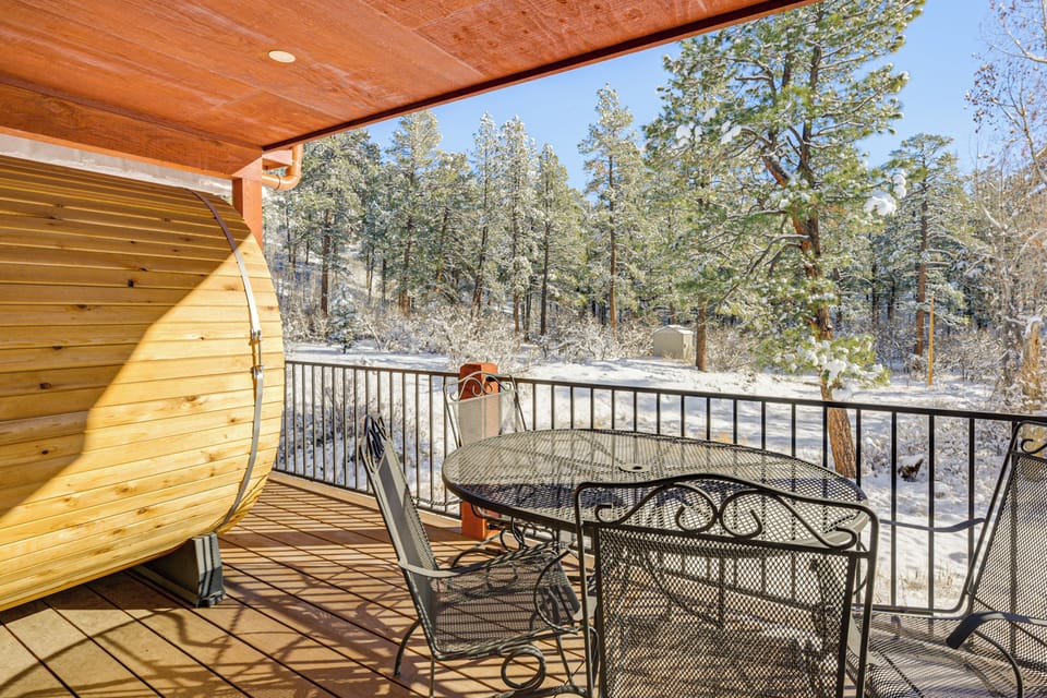 Deck | Outdoor Dining Area | Sauna