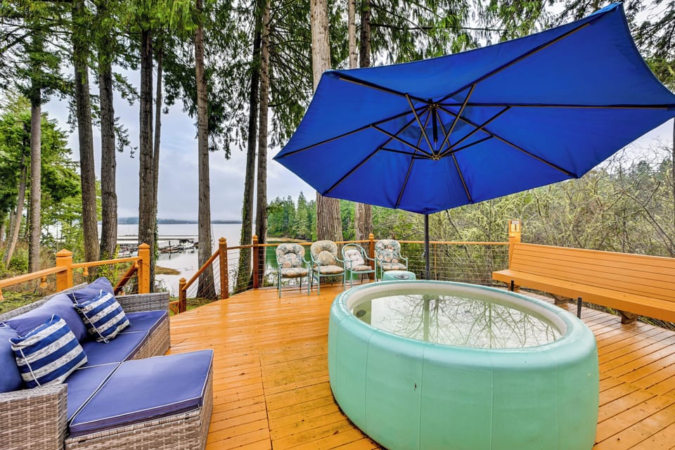 Deck | Hot Tub