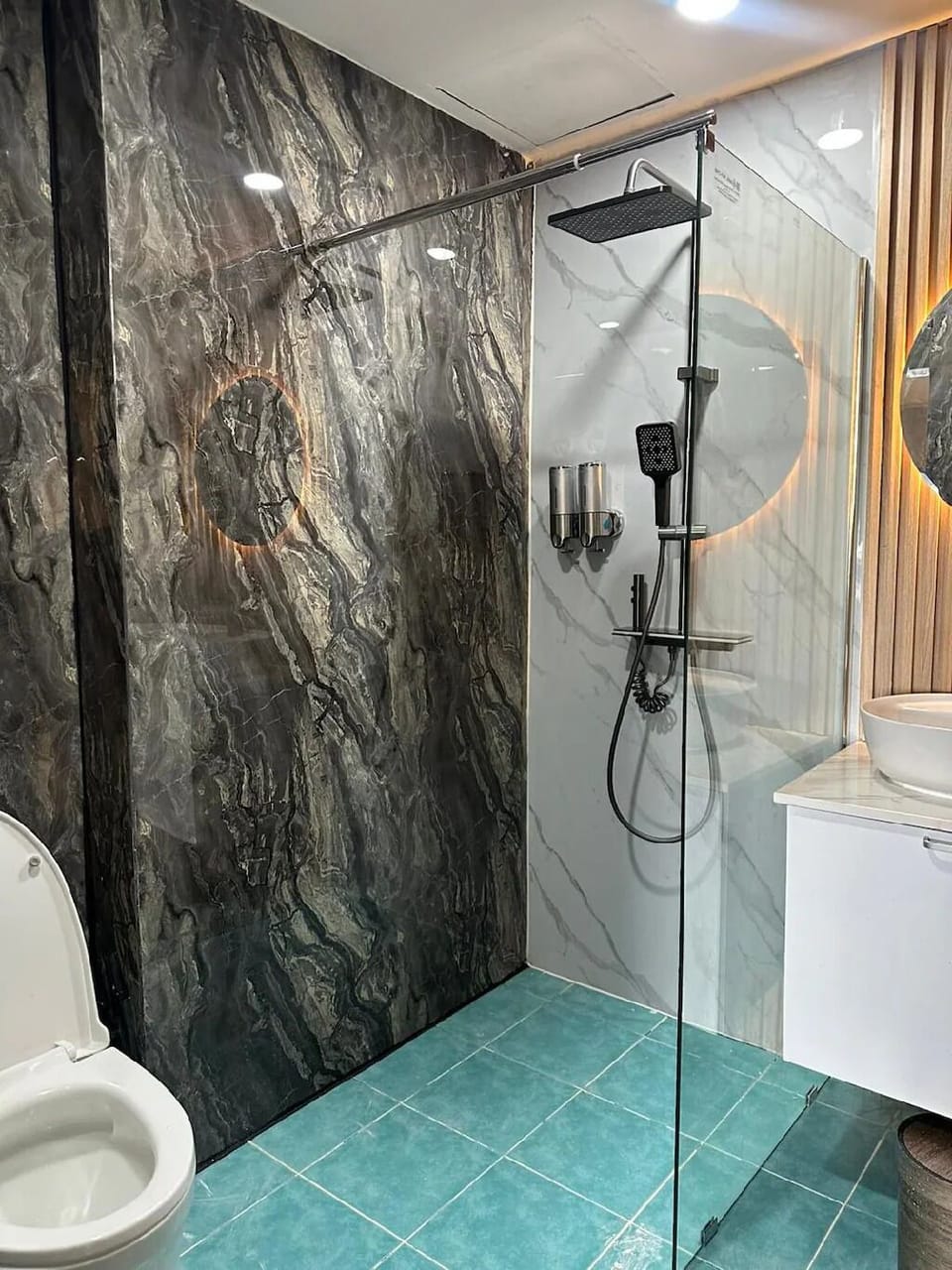 Standard Double Room, City View | Bathroom | Shower, bidet, towels