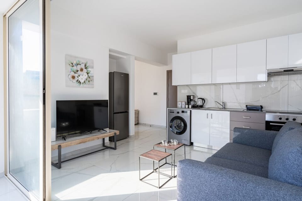 Studio, 1 Double Bed with Sofa bed, Kitchen, City View | Living area | Smart TV, Netflix, streaming services
