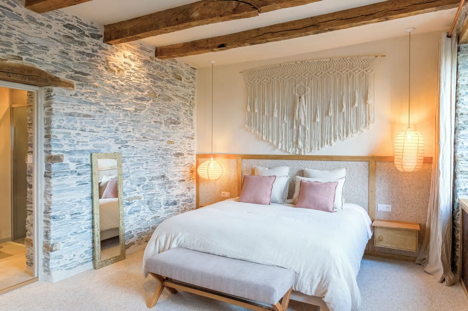 L'Aulne | Premium bedding, memory foam beds, free cribs/infant beds, free WiFi