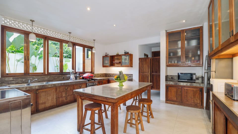 Villa, Pool View | Private kitchen | Fridge, microwave, oven, stovetop