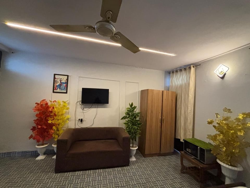 Deluxe Double Room | Rollaway beds (surcharge), WiFi (free), bed sheets