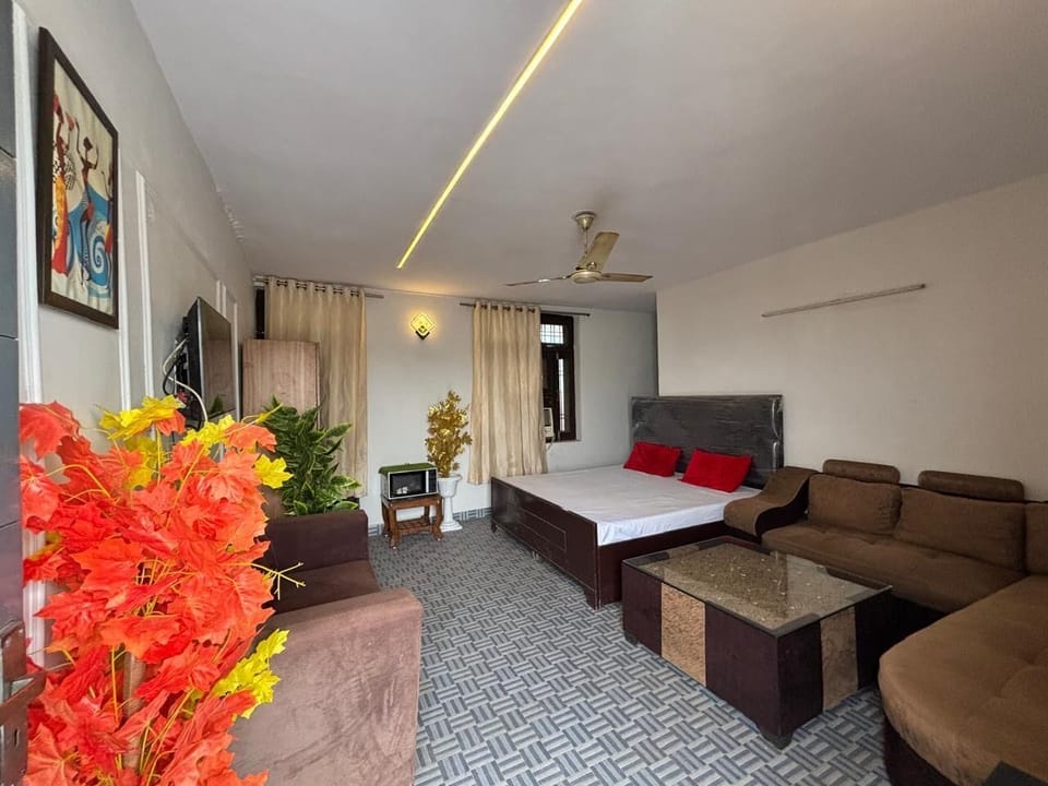 Deluxe Double Room | Rollaway beds (surcharge), WiFi (free), bed sheets