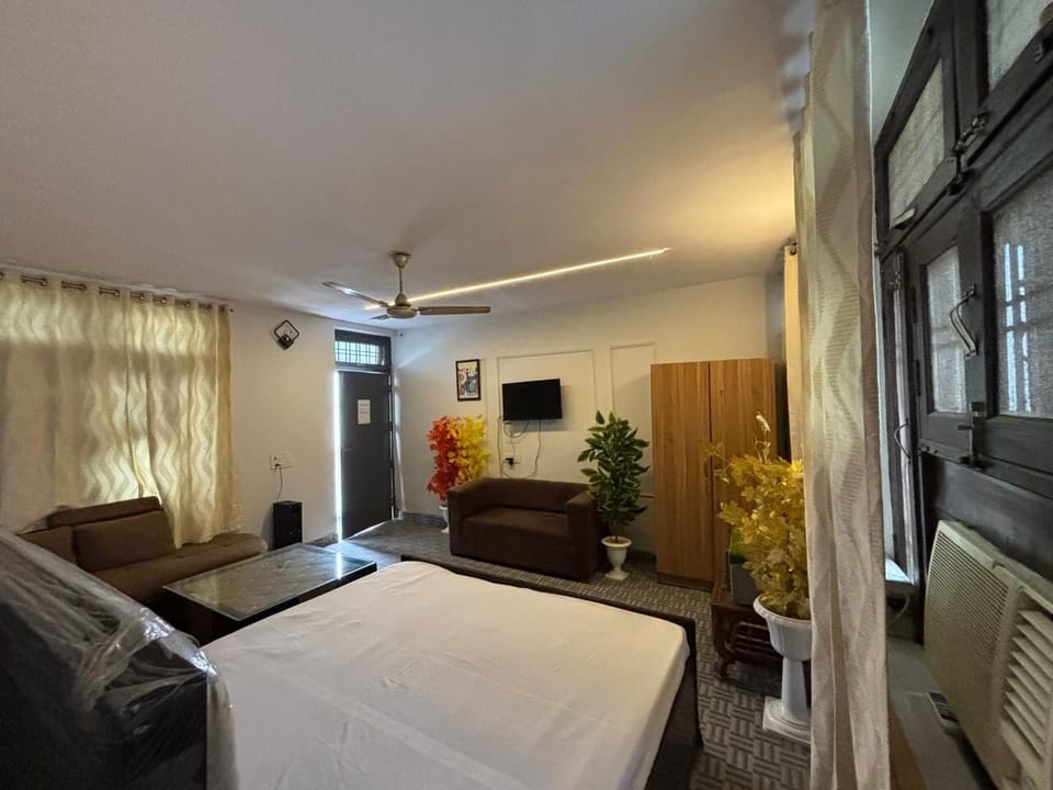 Deluxe Double Room | Rollaway beds (surcharge), WiFi (free), bed sheets