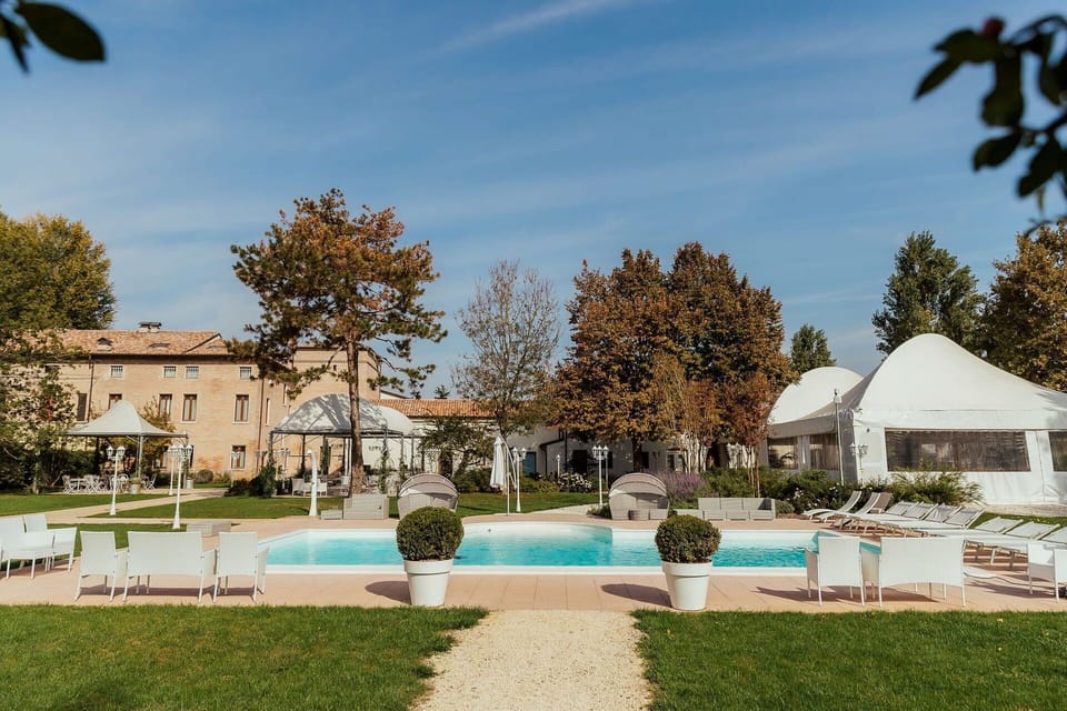 Building Exterior, Garden, Pool, Spring, Summer