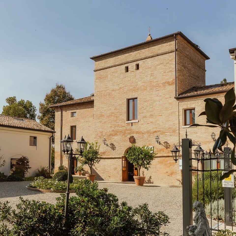 Building Exterior, Garden, Pool, Spring, Summer