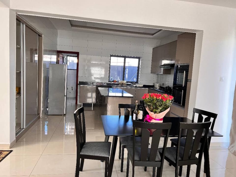 House, 4 Bedrooms, Accessible, Smoking | Dining room