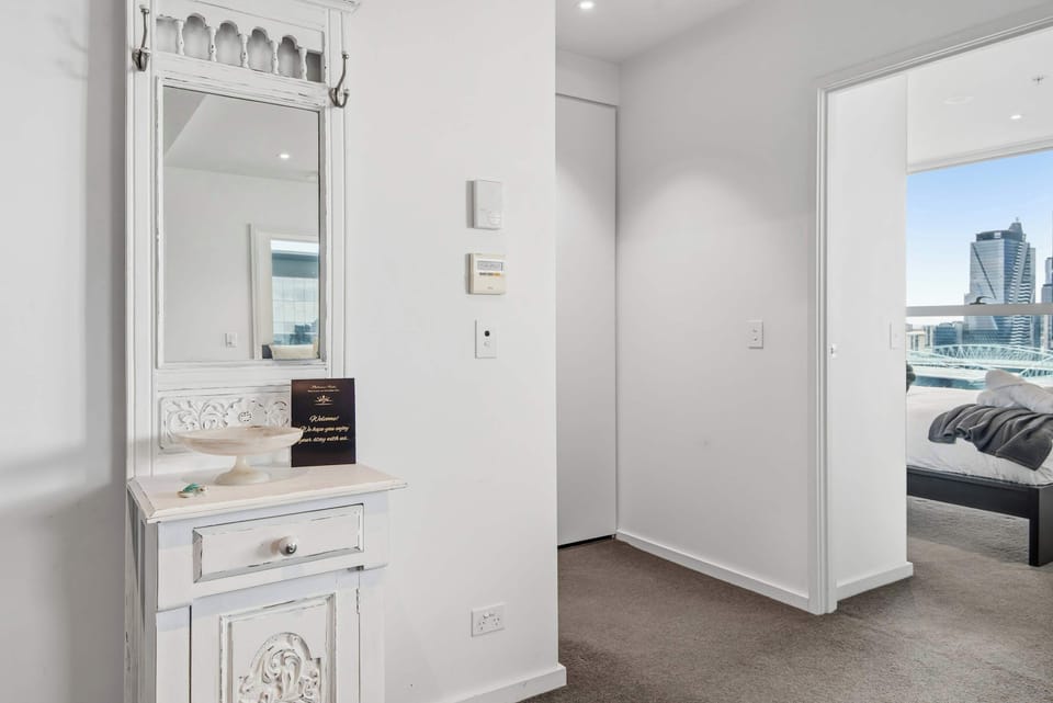 Vanity mirror