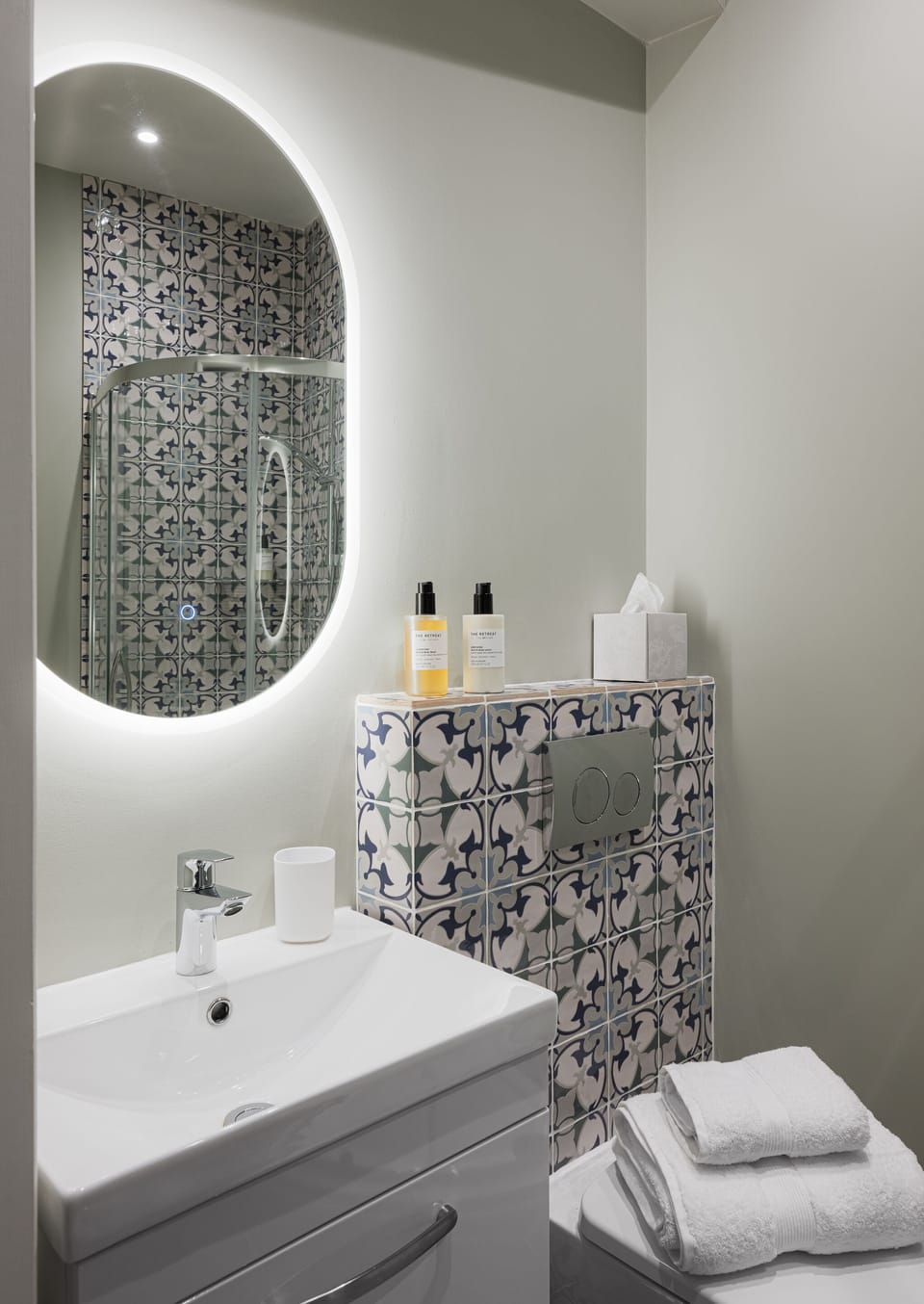 Deluxe Double Room, Ensuite | Bathroom | Shower, hair dryer, towels, soap