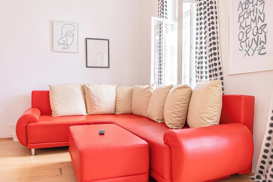 Basic Apartment | Living area