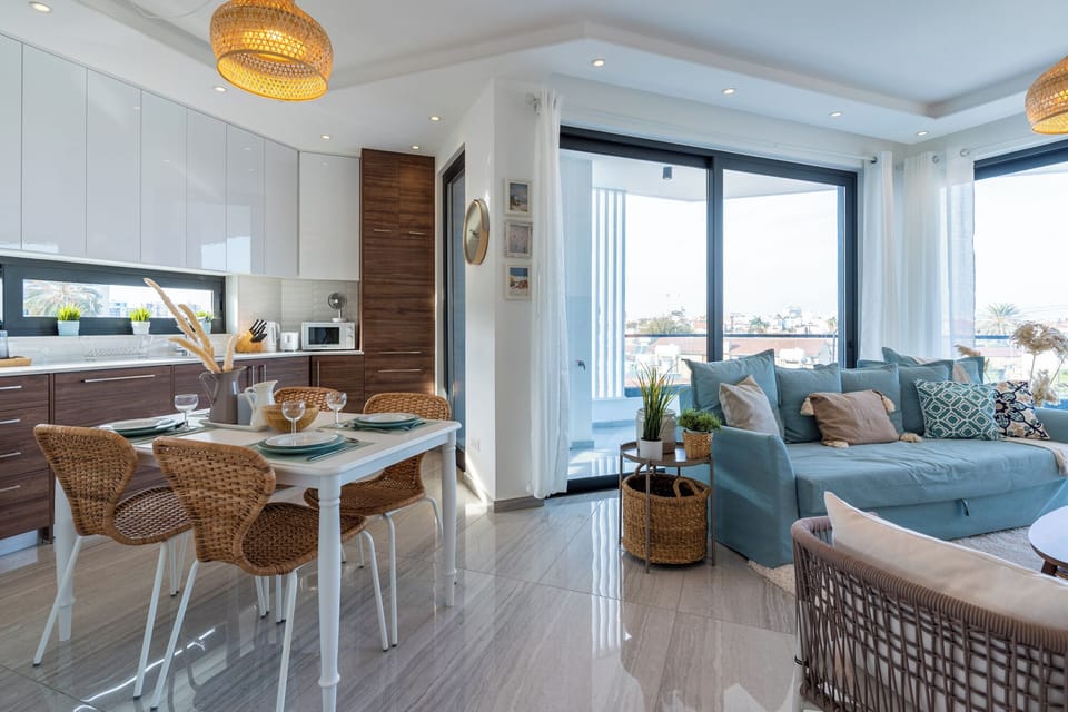 Apartment, 2 Bedrooms, Kitchen, City View | Living area | Smart TV, Netflix, streaming services
