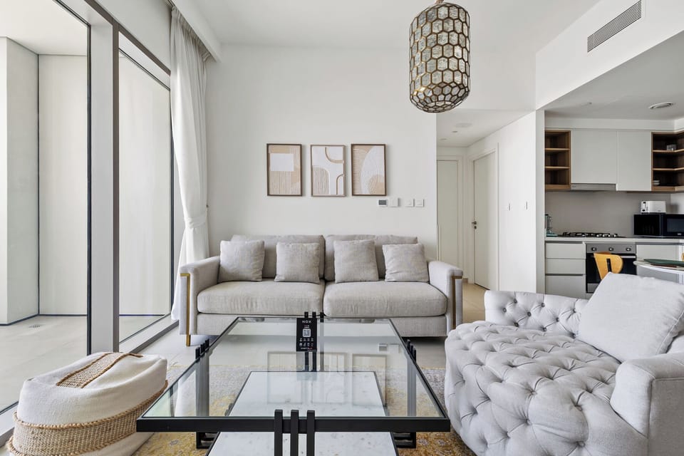 Deluxe Apartment, Balcony, Desert View | Living area