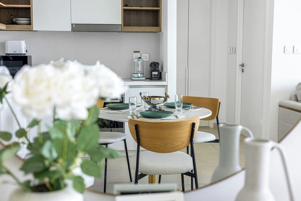 Deluxe Apartment, Balcony, Desert View | Dining