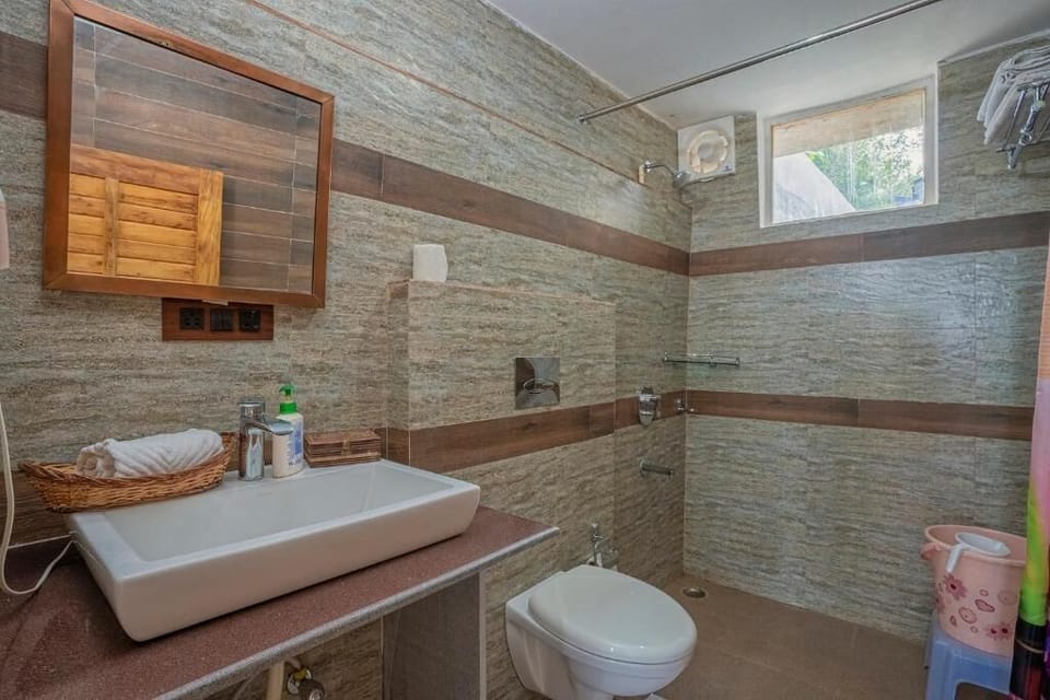 Exclusive Quadruple Room, Balcony, Garden View | Bathroom