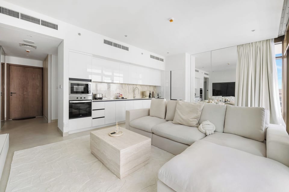 Luxury Apartment, Balcony, Harbor View | Living area