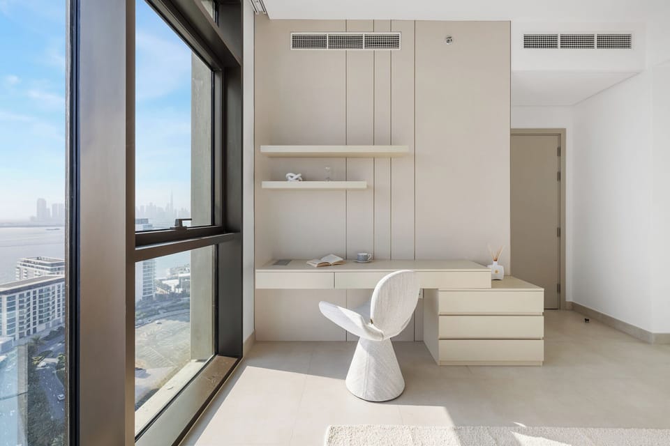 Luxury Apartment, Balcony, Harbor View | Interior