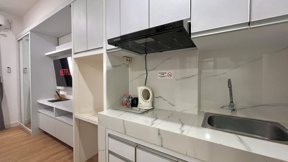 Superior Double Room, City View | Private kitchen