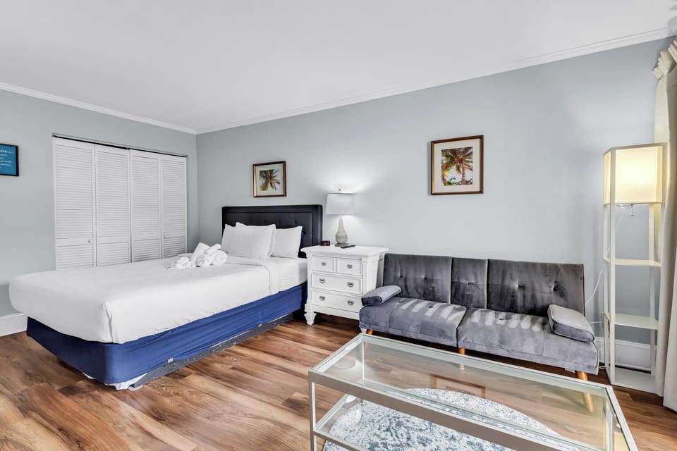 Signature Condo, 2 Bedrooms, Balcony, Partial Ocean View | Individually decorated, individually furnished, iron/ironing board