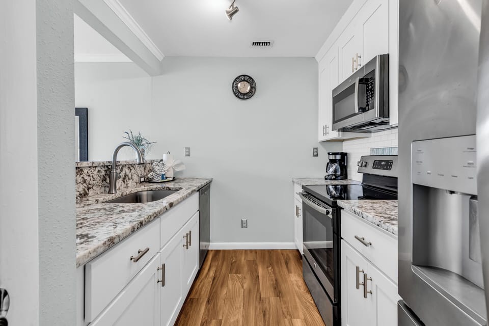 Signature Condo, 2 Bedrooms, Balcony, Partial Ocean View | Private kitchen | Fridge, microwave, oven, stovetop