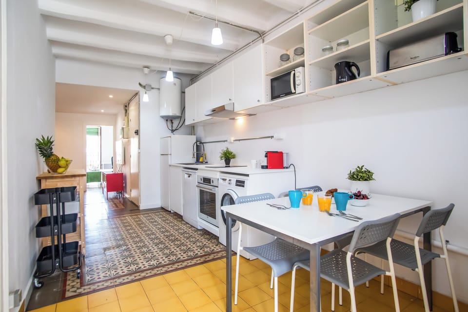 Apartment, 3 Bedrooms, Balcony | Private kitchen | Electric kettle, toaster