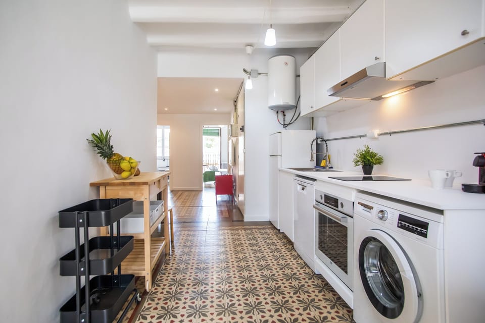 Apartment, 3 Bedrooms, Balcony | Private kitchen | Electric kettle, toaster