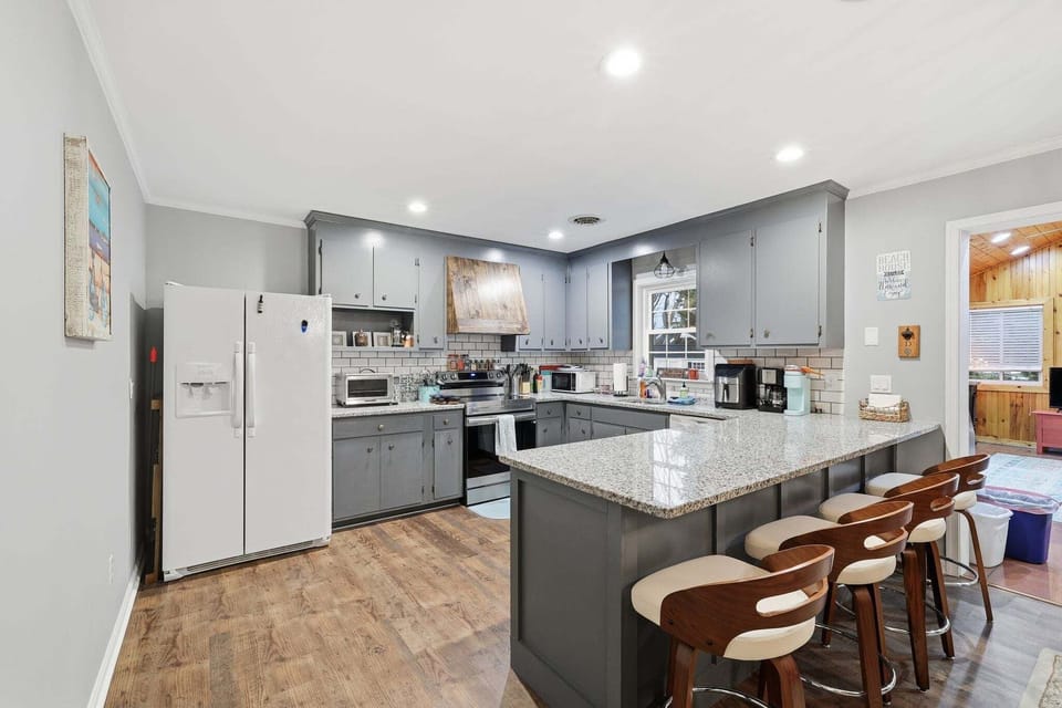 House, 3 Bedrooms | Private kitchen | Fridge, oven, coffee/tea maker, toaster